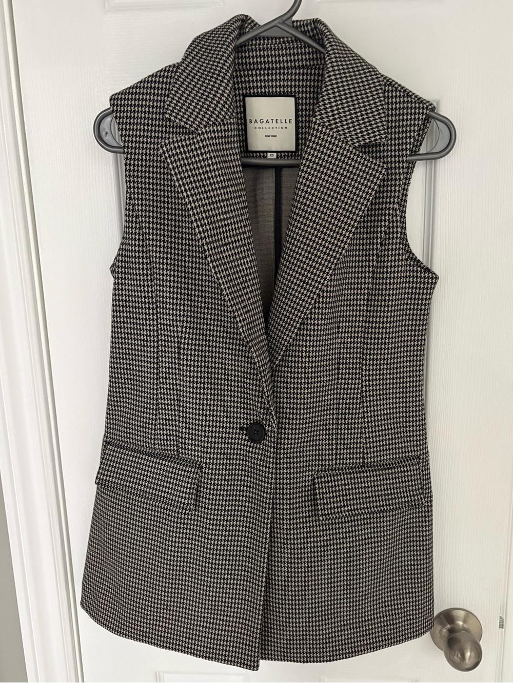 Bagatelle Black & White Houndstooth Sleeveless Blazer Vest